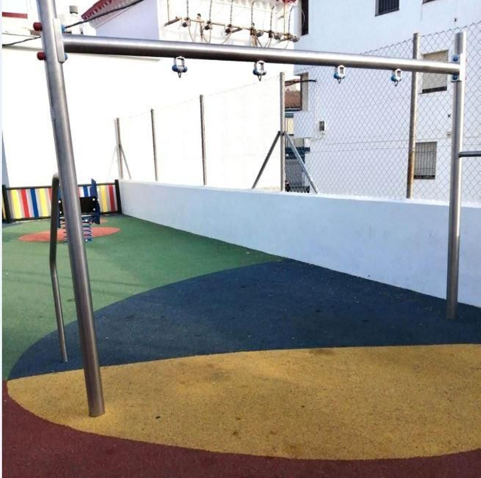 El parque infantil de Aguilar de la Frontera, sin los columpios.