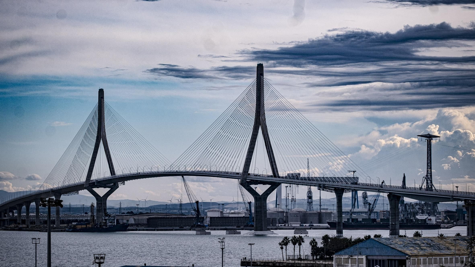 Las imágenes de la reapertura del paseo superior de las Puertas de Tierra