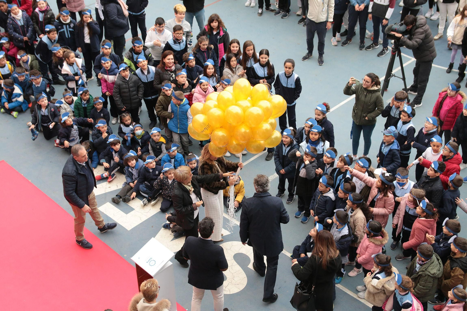 ARGAR lanza al aire globos amarillos en homenaje a los niños con cáncer