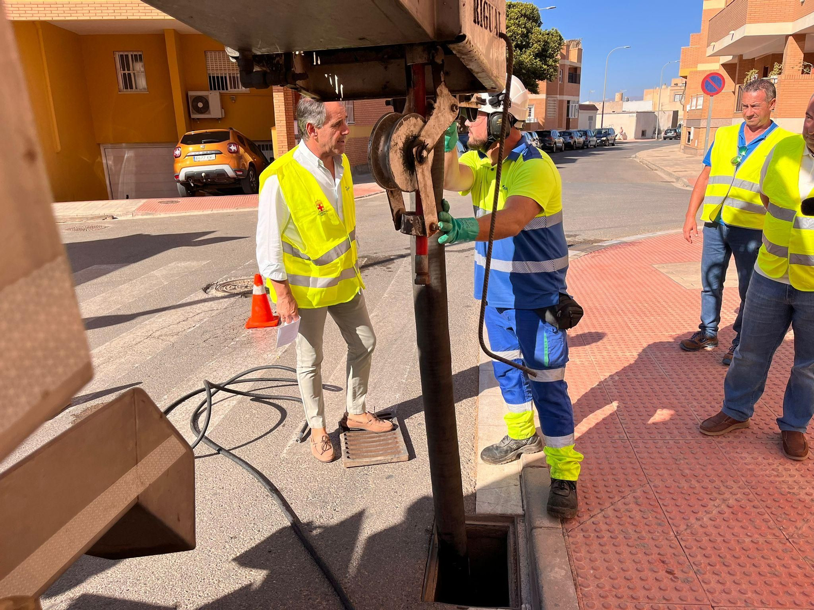 Segura ha visitado a los trabajadores de Aqualia