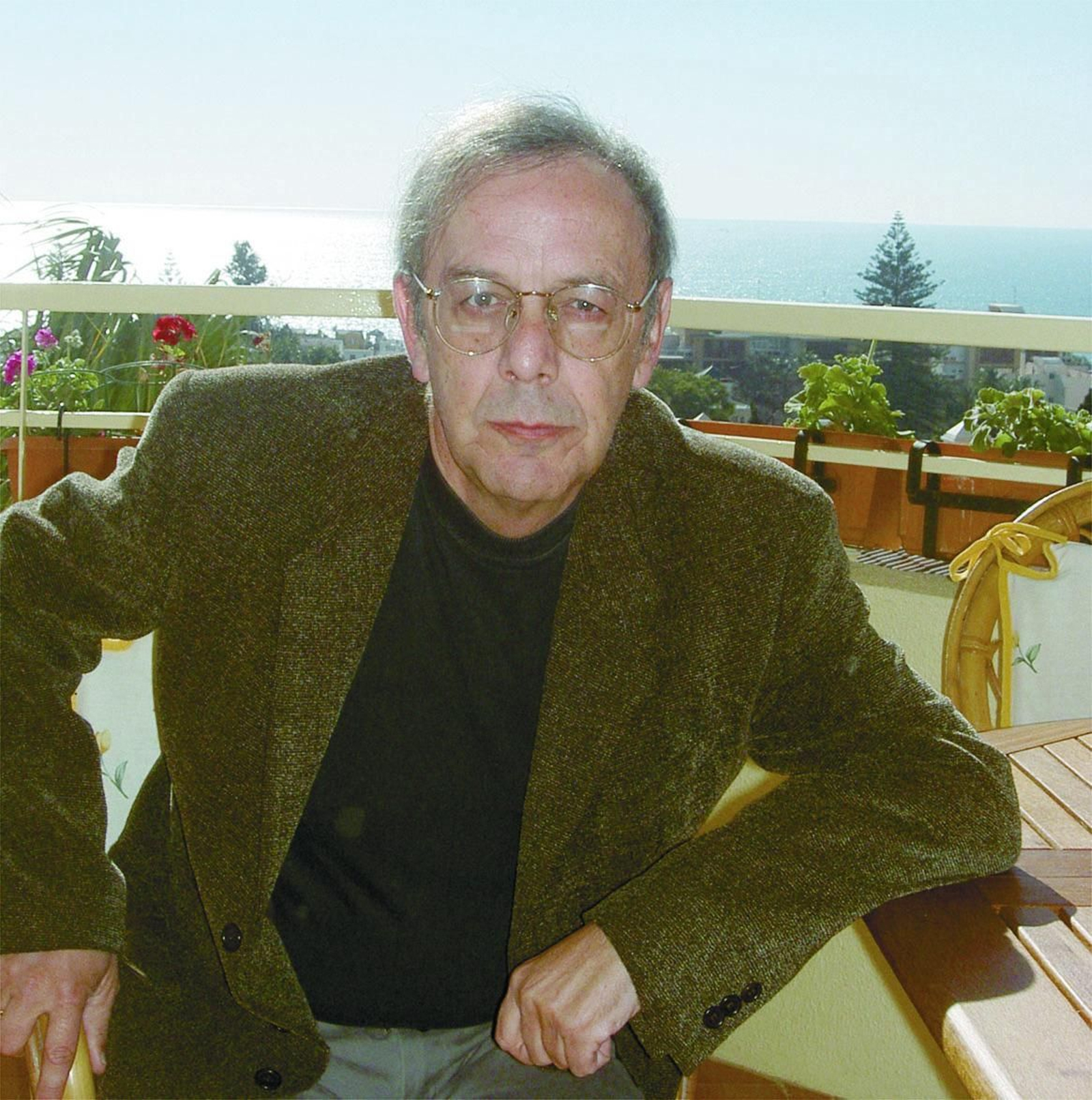 El poeta granadino Antonio Jiménez Millán