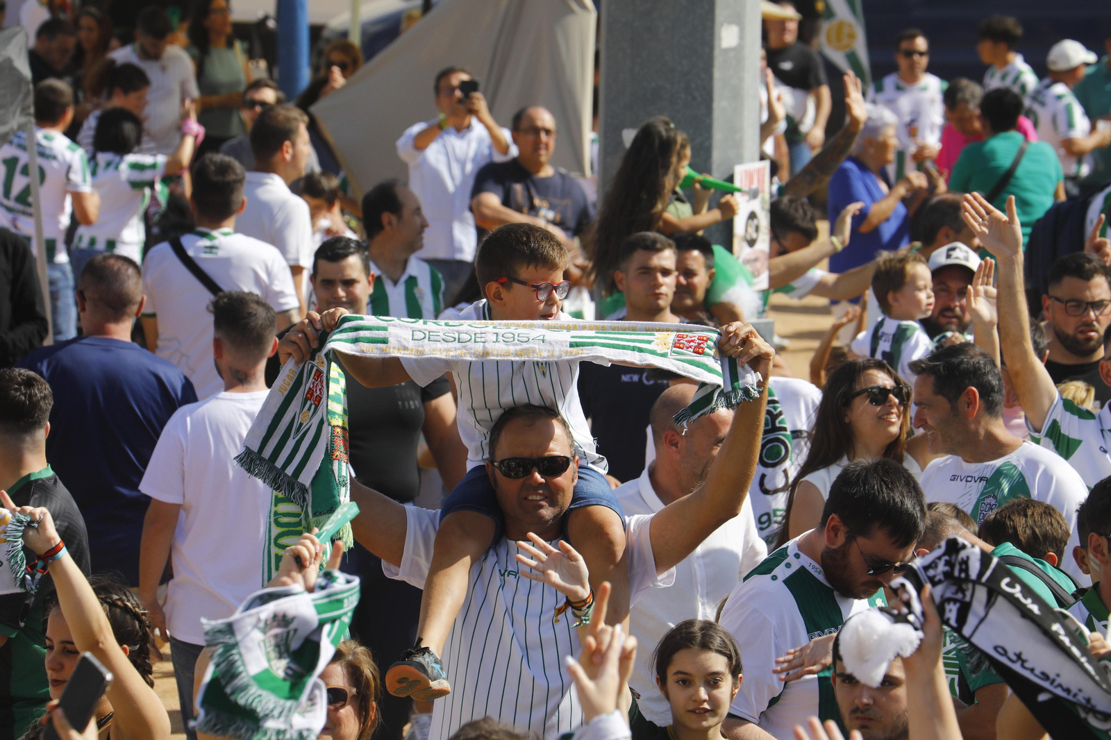 Las mejores fotos de la 'Fan Zone' del Córdoba CF antes del partido ante la Ponferradina
