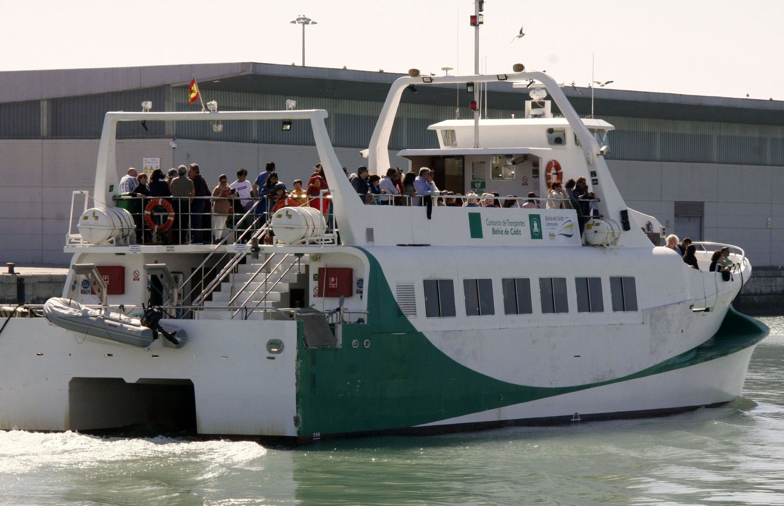 El catamarán llegando a El Puerto de Santa María.