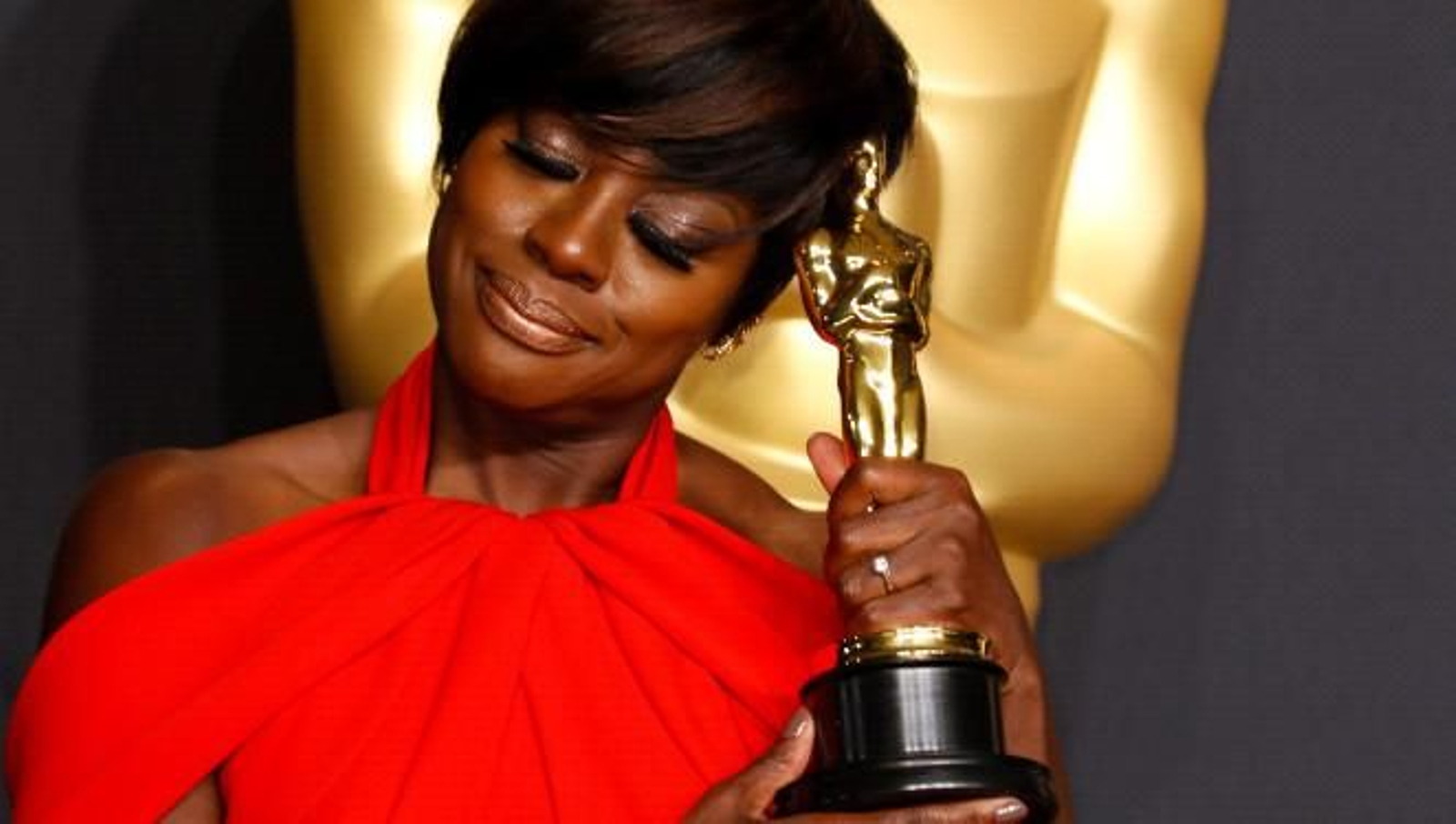 Viola Davis, con el Oscar a Mejor actriz de reparto por 'Fences'.