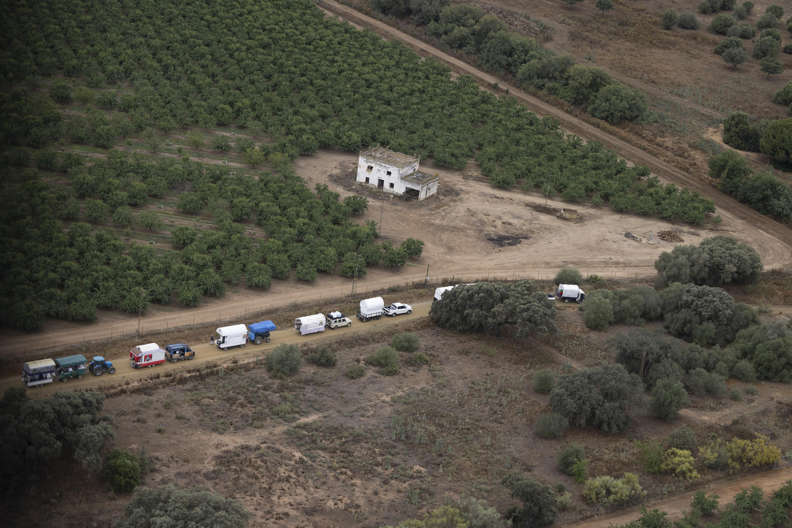 Las impresionantes fotos del camino del Rocío, desde el helicóptero de la Guardia Civil