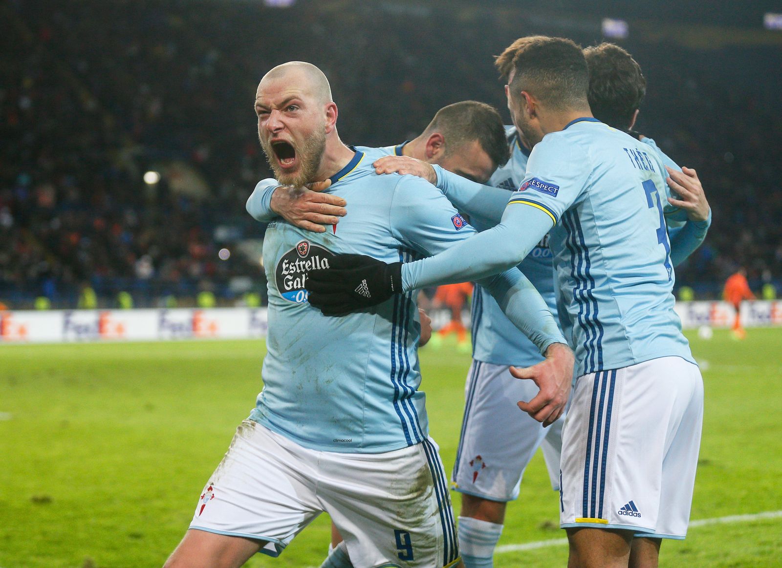 Los jugadores del Celta celebran el segundo tanto ante el Shakhtar
