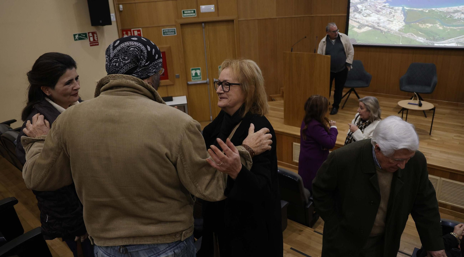 Fotos de la entrega de los premios del Ateneo de Algeciras a María Quiros y Tatiana Delalvz