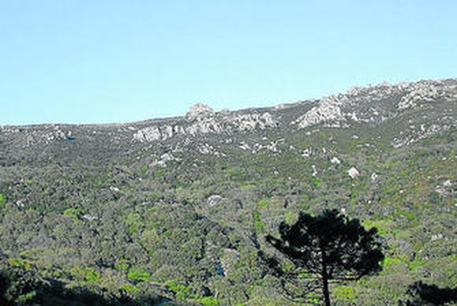 Imagen de la Sierra de la Luna, con el Pico del Fraile al fondo.