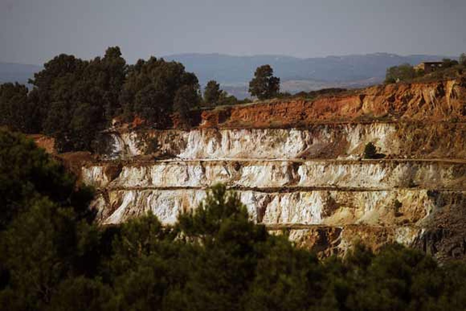 La Cuenca Minera de Huelva espera la recuperación de la explotación de Riotinto para que se le devuelva el esplendor a una comarca azotada por el paro

Foto: Fito Carreto