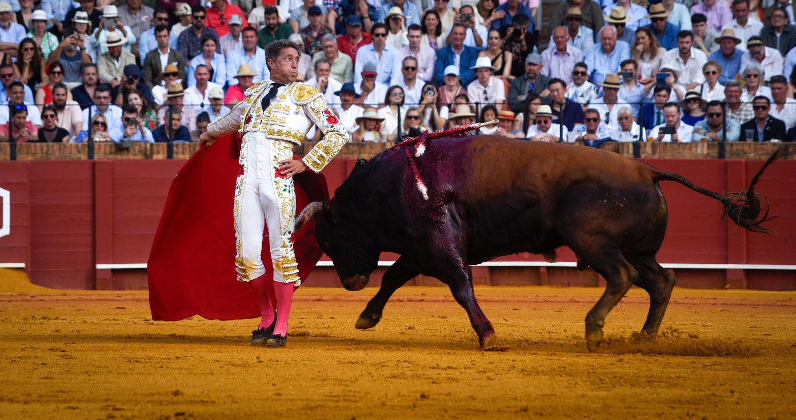 Las imágenes de la corrida de toros de El Fandi, Manuel Escribano y Esaú Fernández