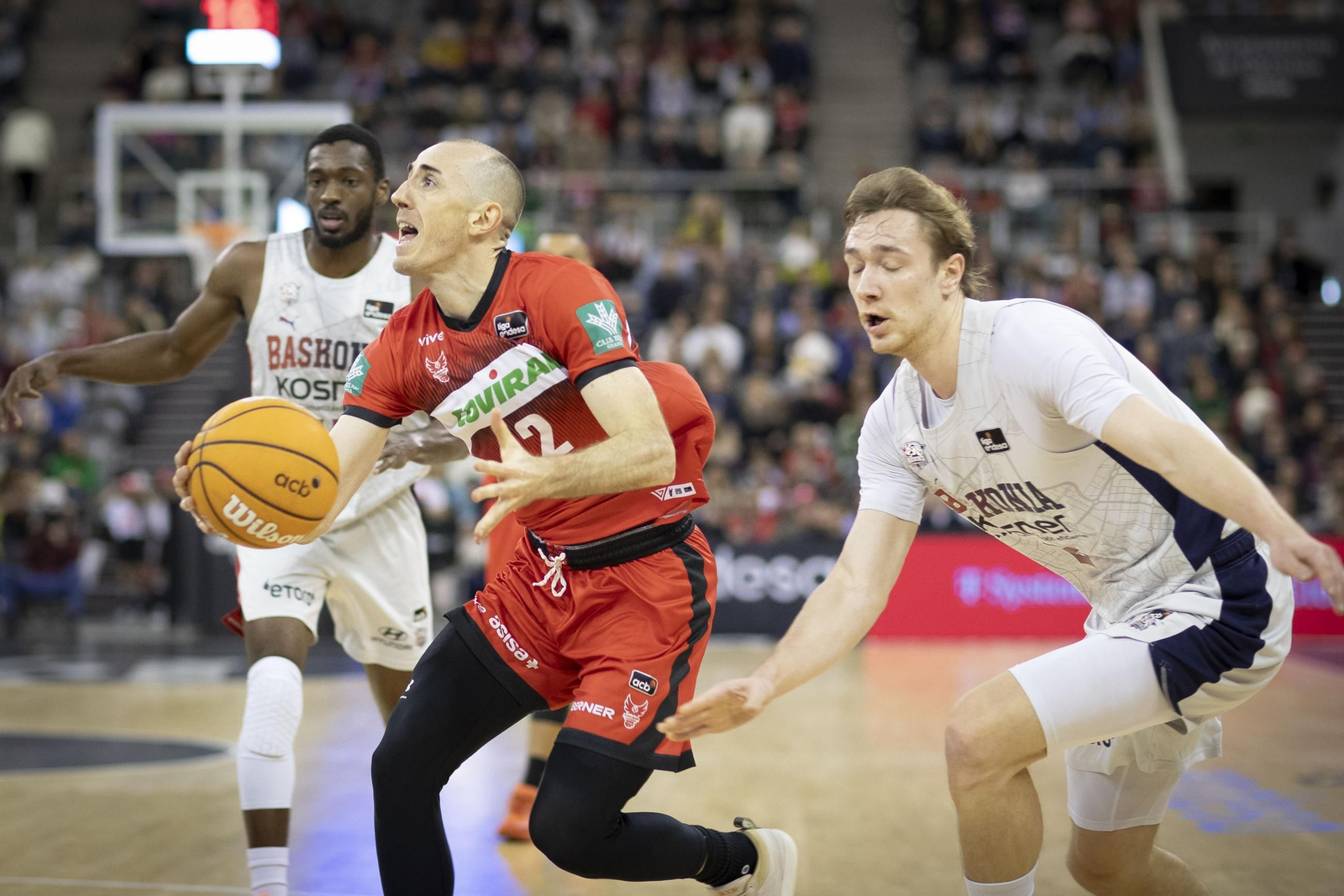 Jonathan Rousselle fue clave en los minutos finales antes de ser eliminado por faltas.