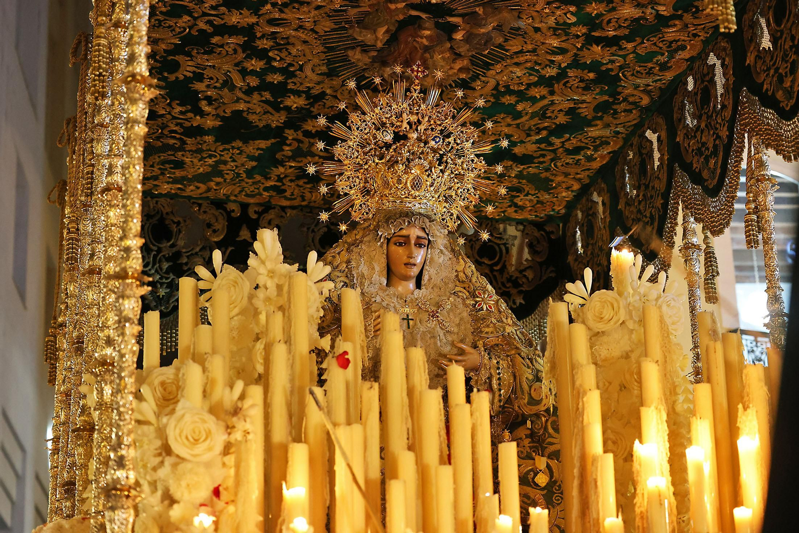 Miércoles Santo: La Hermandad de La Esperanza por las calles de Huelva