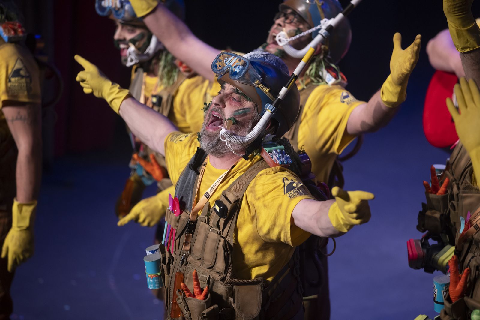 Imágenes de la actuación de la murga de Huelva "No te vayas a espantar. El juicio final" en el Carnaval Colombino