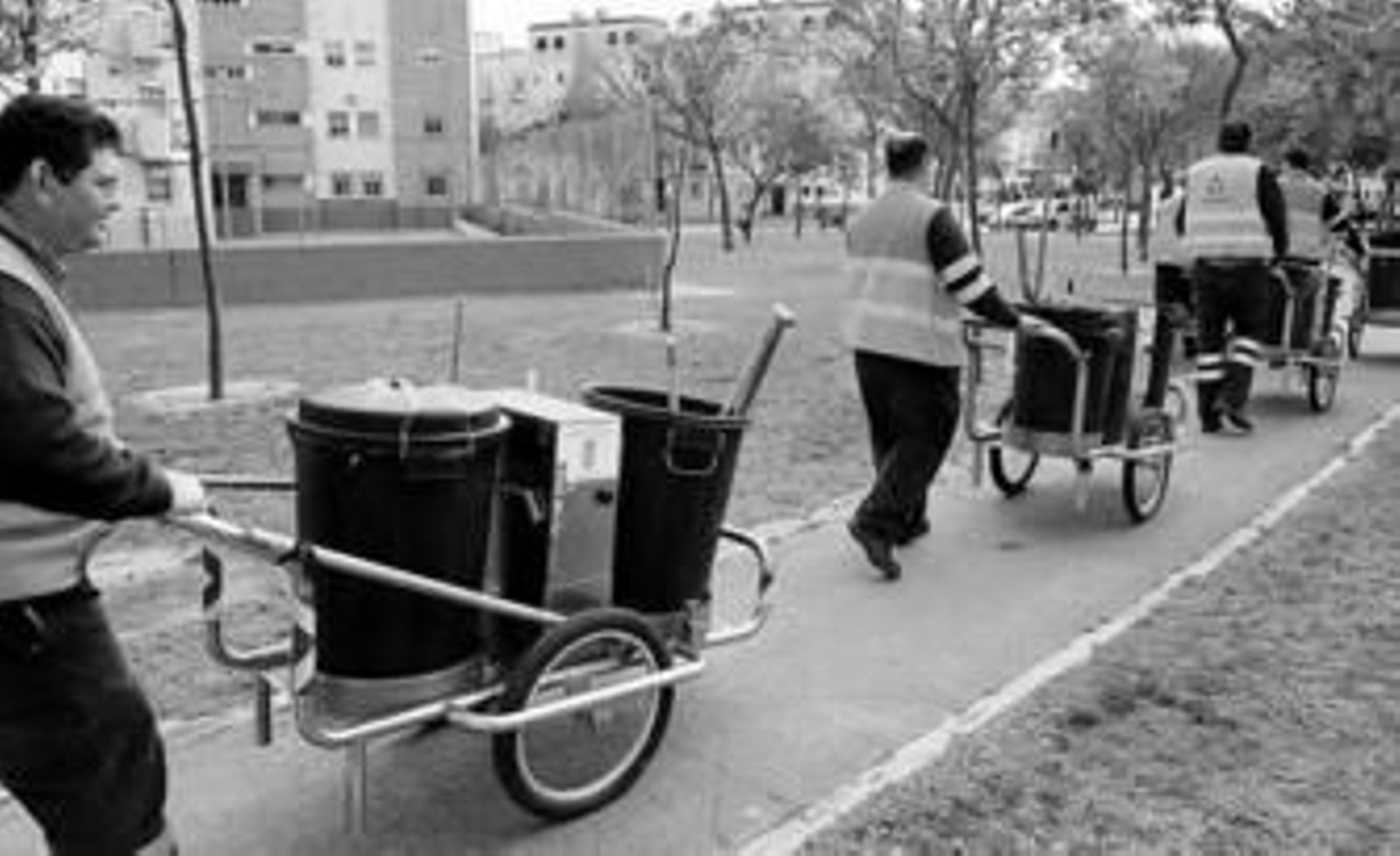 Operarios de Urbaser, en el parque de La Plata, en una imagen retrospectiva.