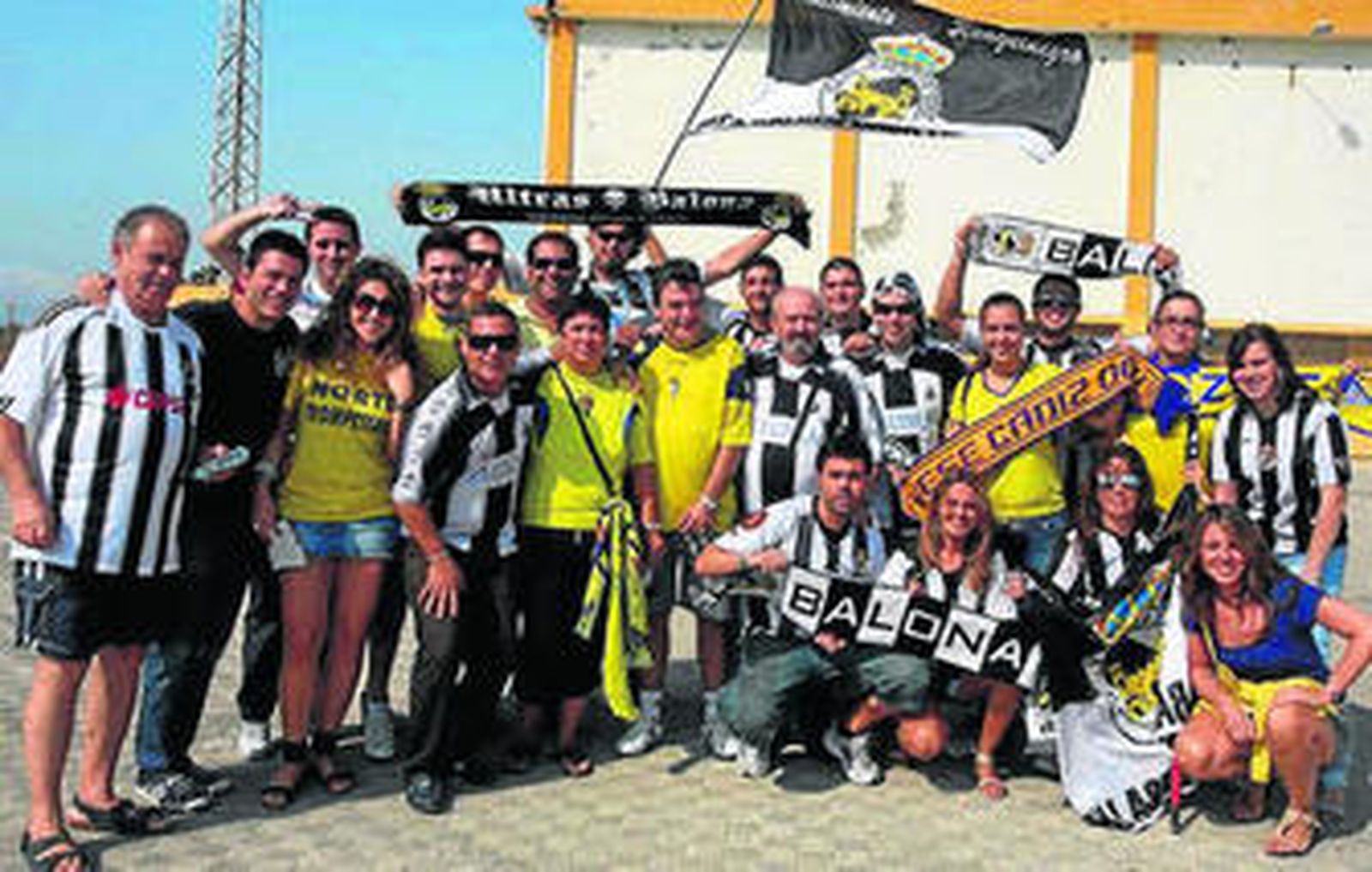 Una convivencia entre hinchas de la Balona y del Cádiz.