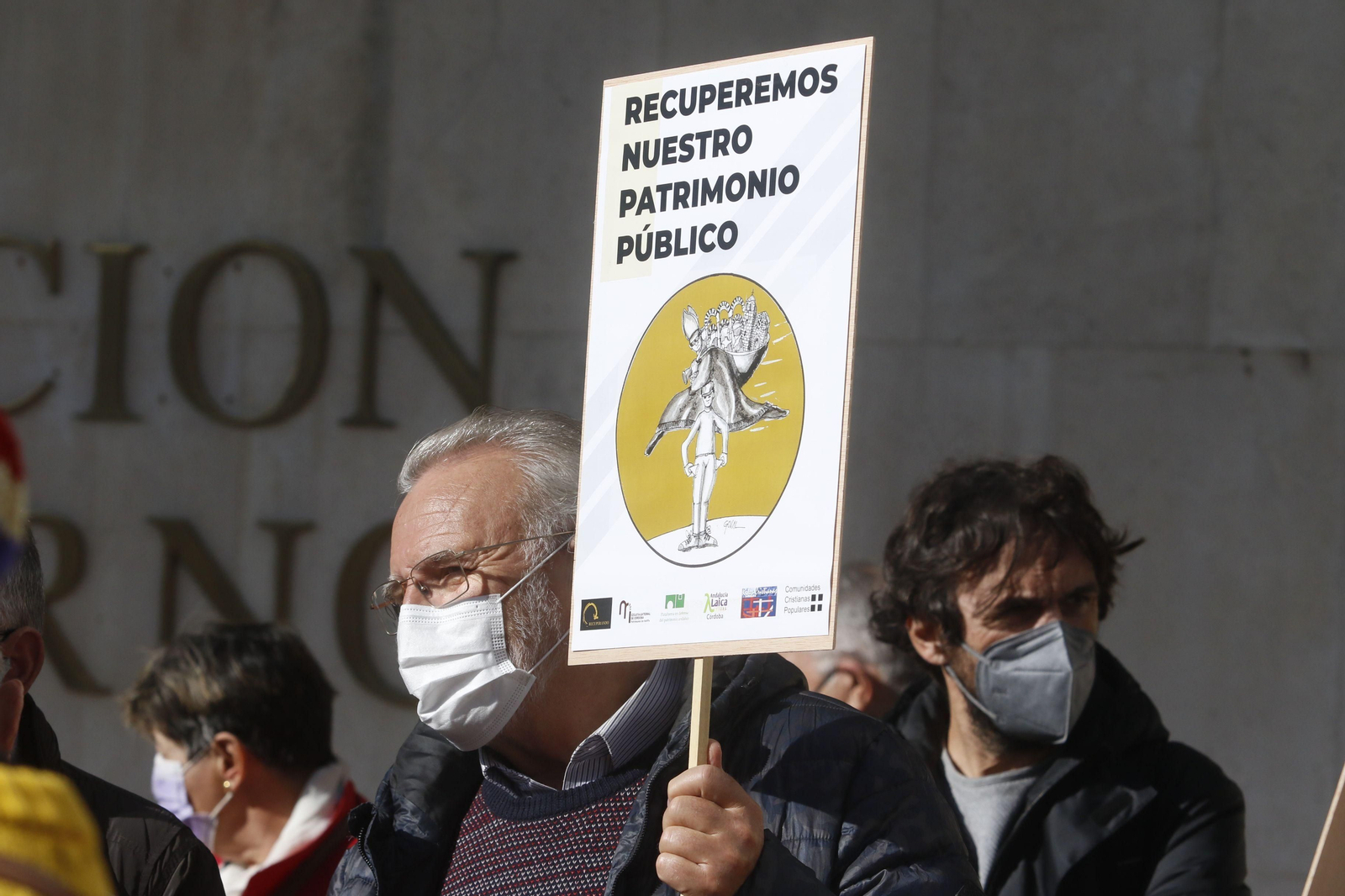 Un momento durante la protesta en la Subdelegación del Gobierno en Córdoba.