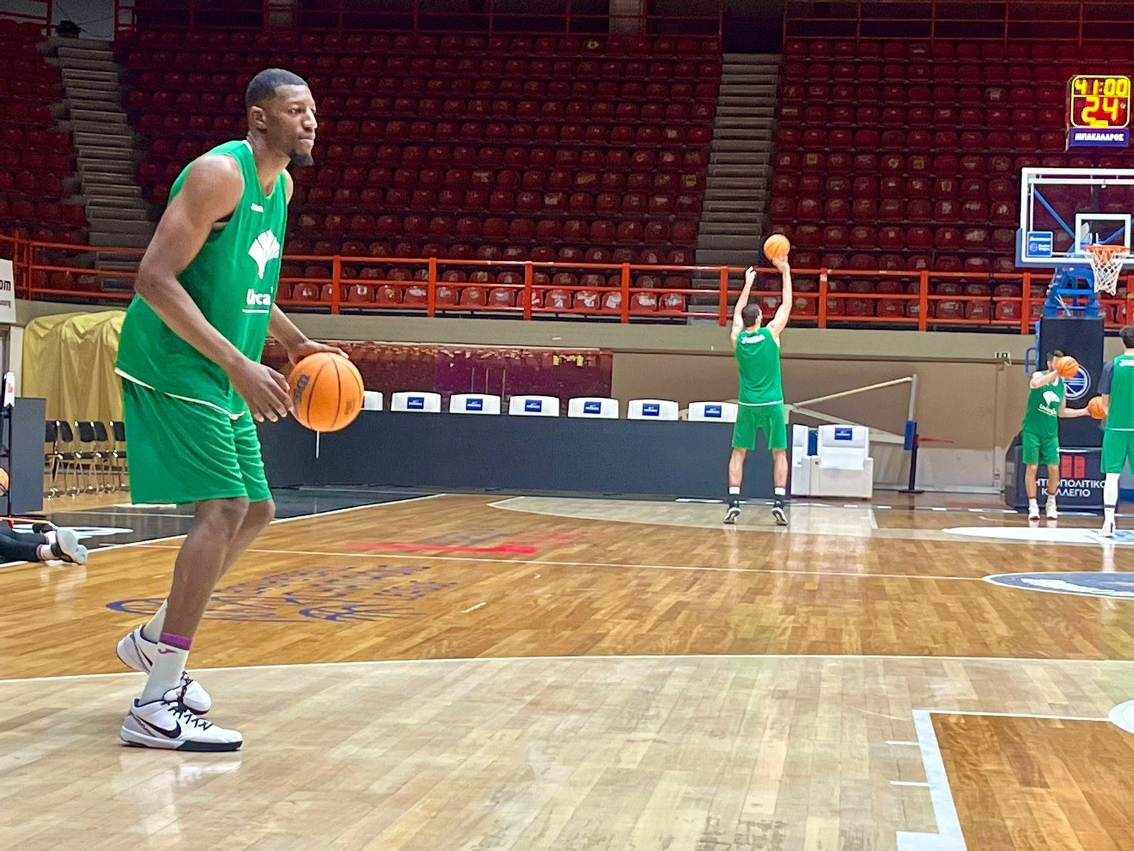 El Unicaja afina en Patras para apuntar a la Final Four