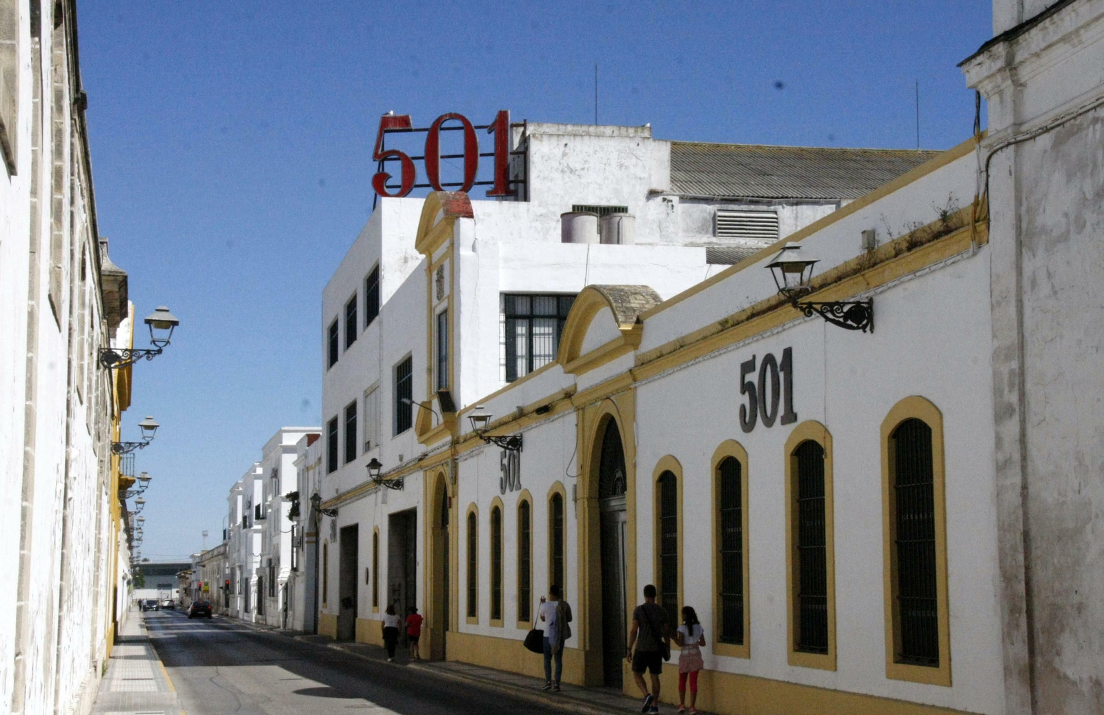 Cascos bodegueros de Bodegas 501 en el centro de El Puerto. Cascos bodegueros de Bodegas 501 en el centro de El Puerto.