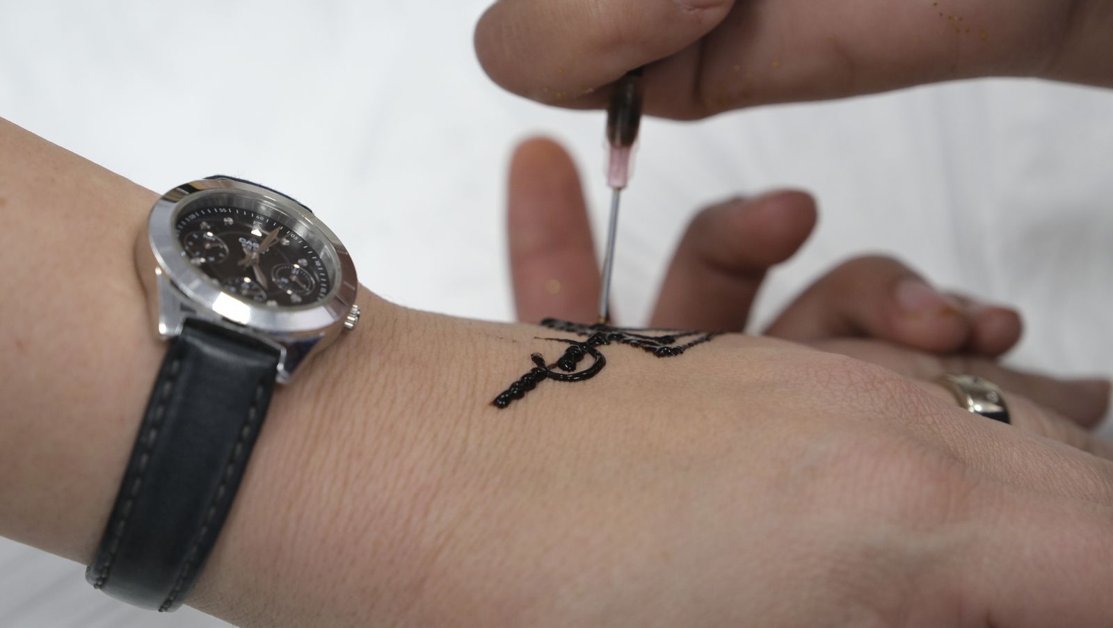 Imágenes de los talleres de inserción laboral de Verdiblanca en el Espacio Alma