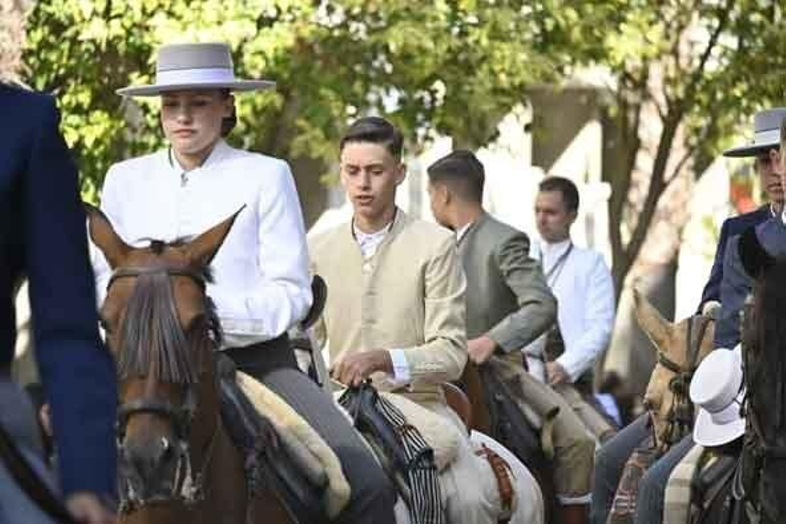 Las mejores imágenes de los peregrinos en la salida de Emigrantes