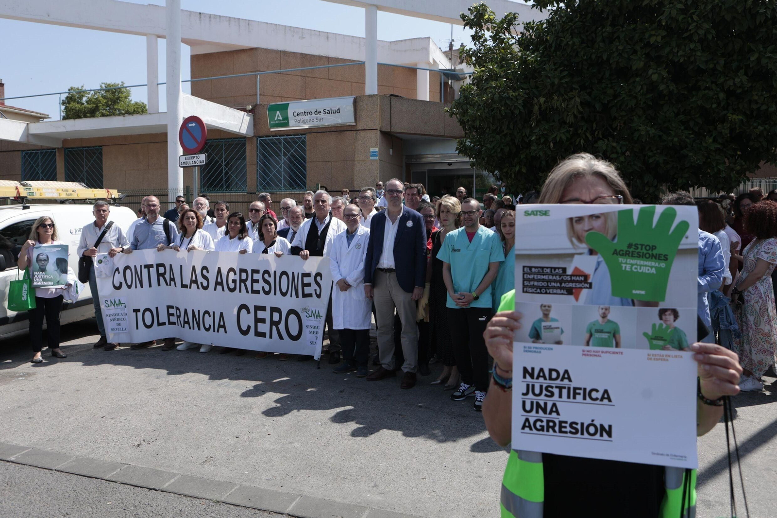 Una concentración frente al centro de salud el Polígono Sur por una agresión.