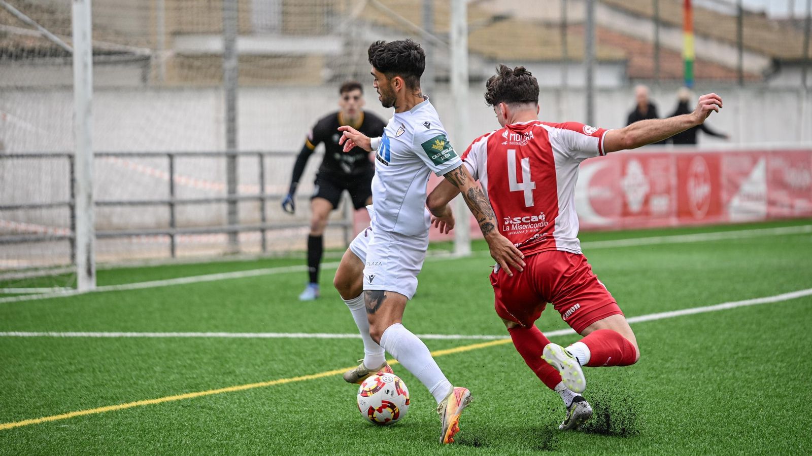 Óscar Lozano lo intentó sin éxito durante varias fases del partido.