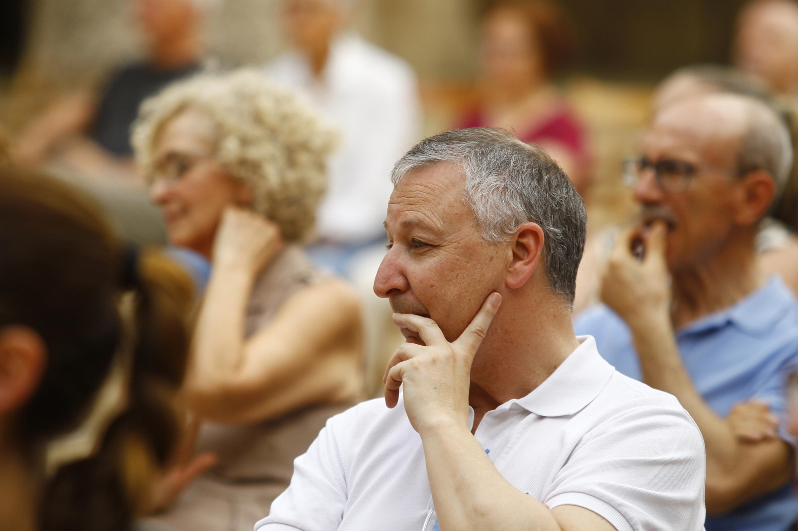 El escritor Jesús Sánchez Adalid, protagonista de Diario de los Libros, en la Catedral de Almería
