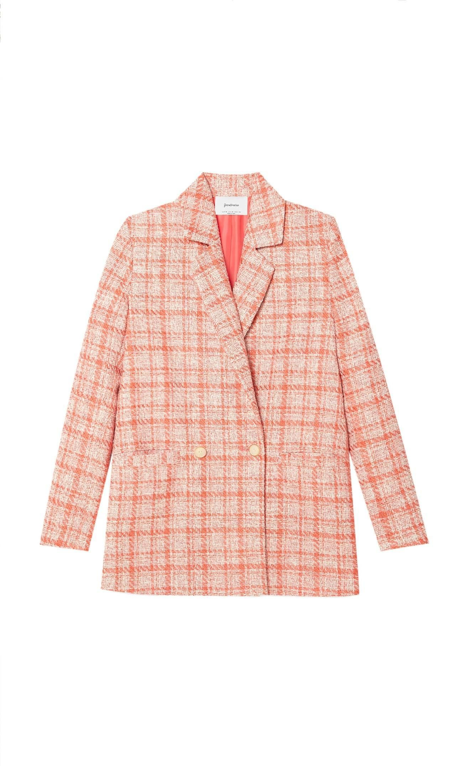 Americana de cuadros en color naranja de Stradivarius.