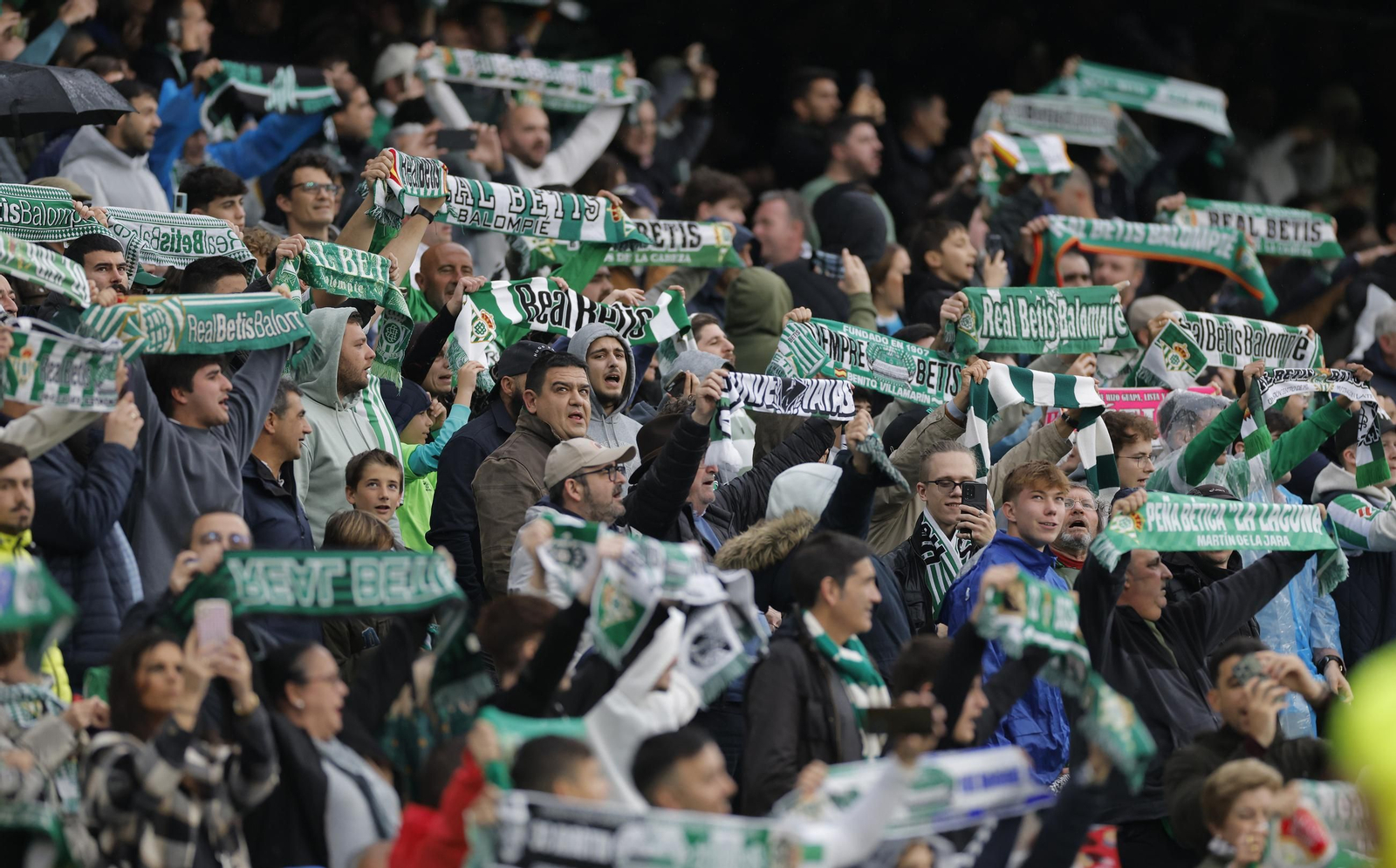 Búscate en las fotos del Betis - Vitoria Guimaraes