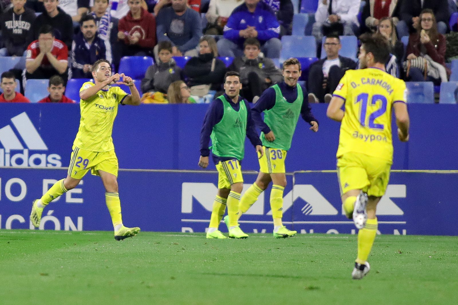 Manu Vallejo celebra su tanto en La Romareda.