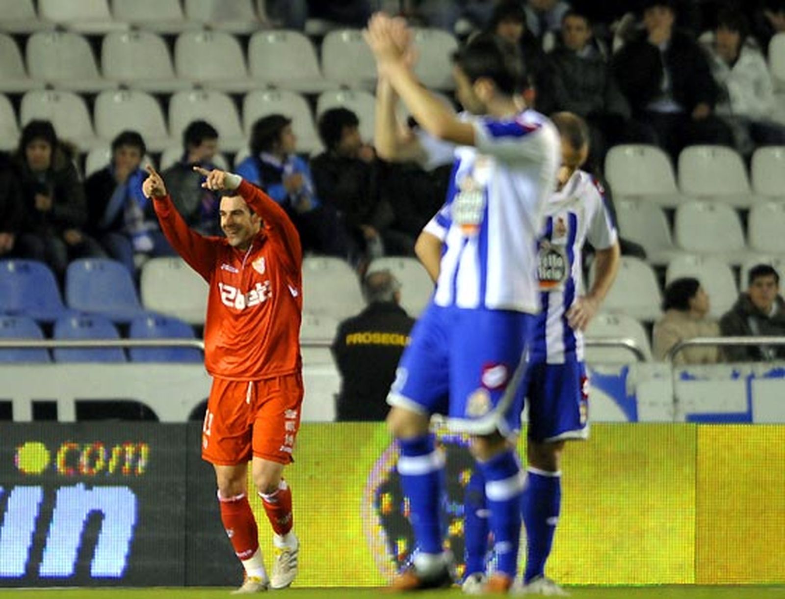 Álvaro Negredo celebra su gol ante el Deportivo.

Foto: Reuters / Afp Photo / Efe