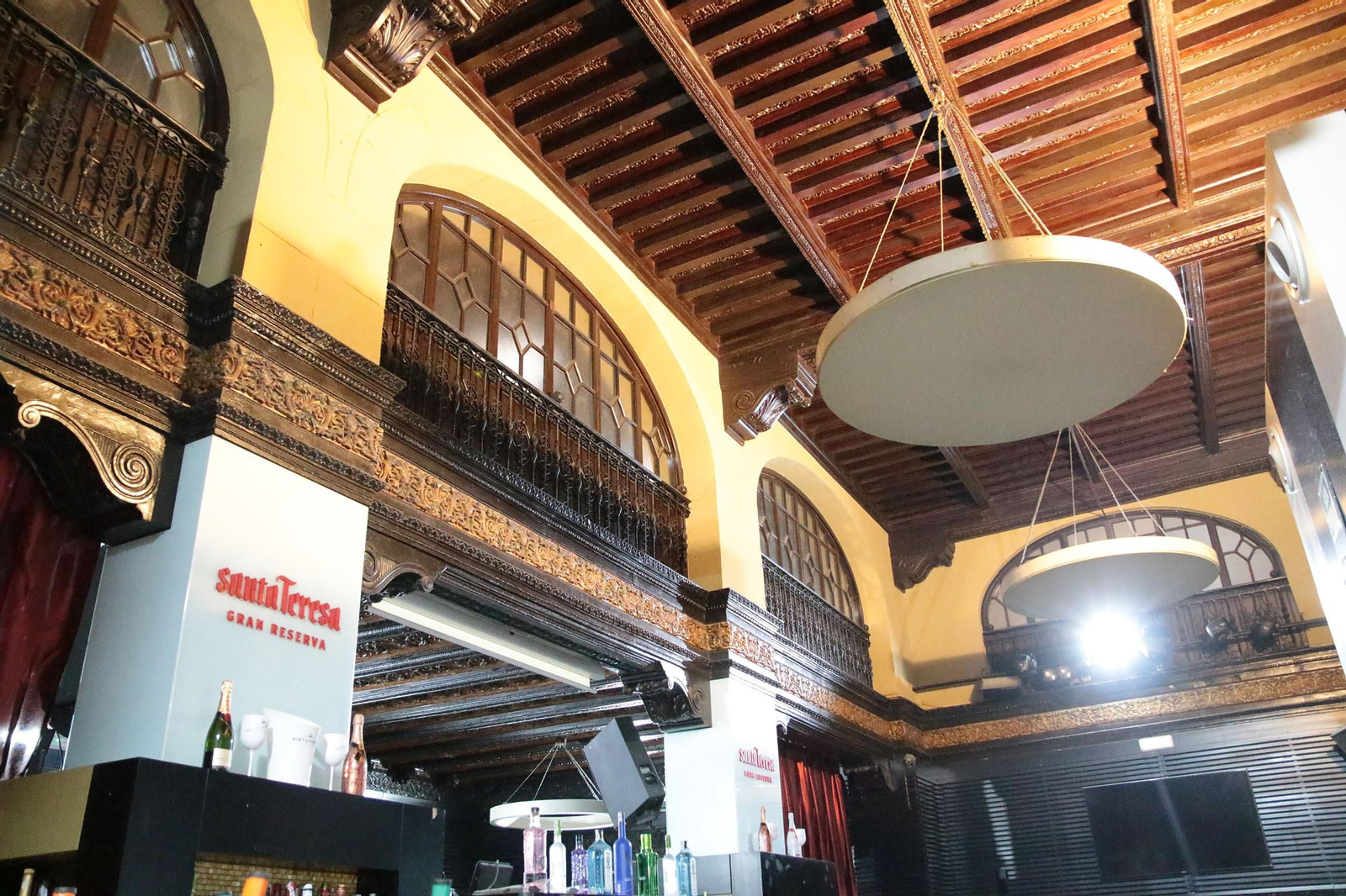 Así de espectaculares son los salones del Círculo Mercantil de Almería