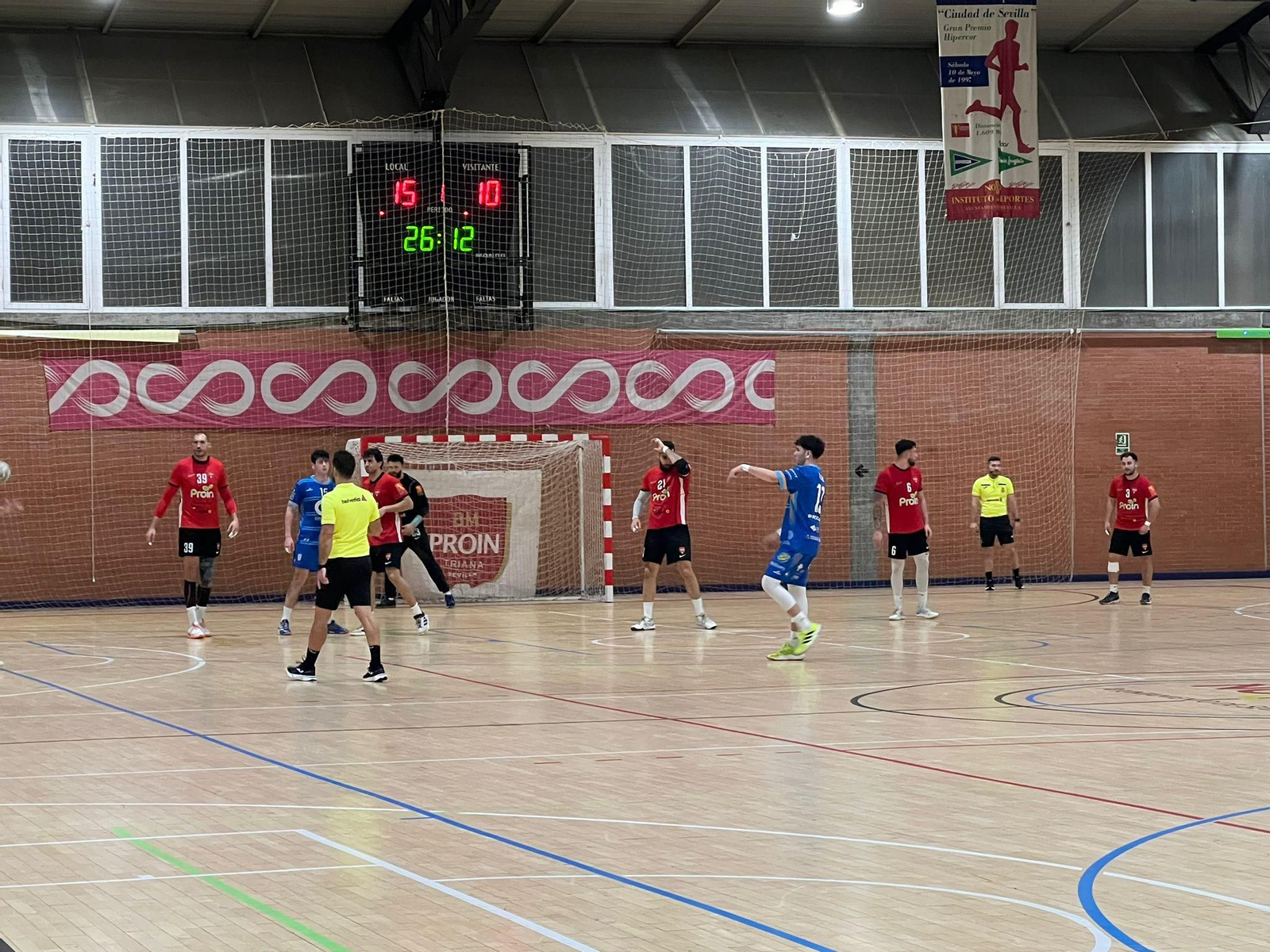 Una imagen de la primera mitad en El Paraguas.