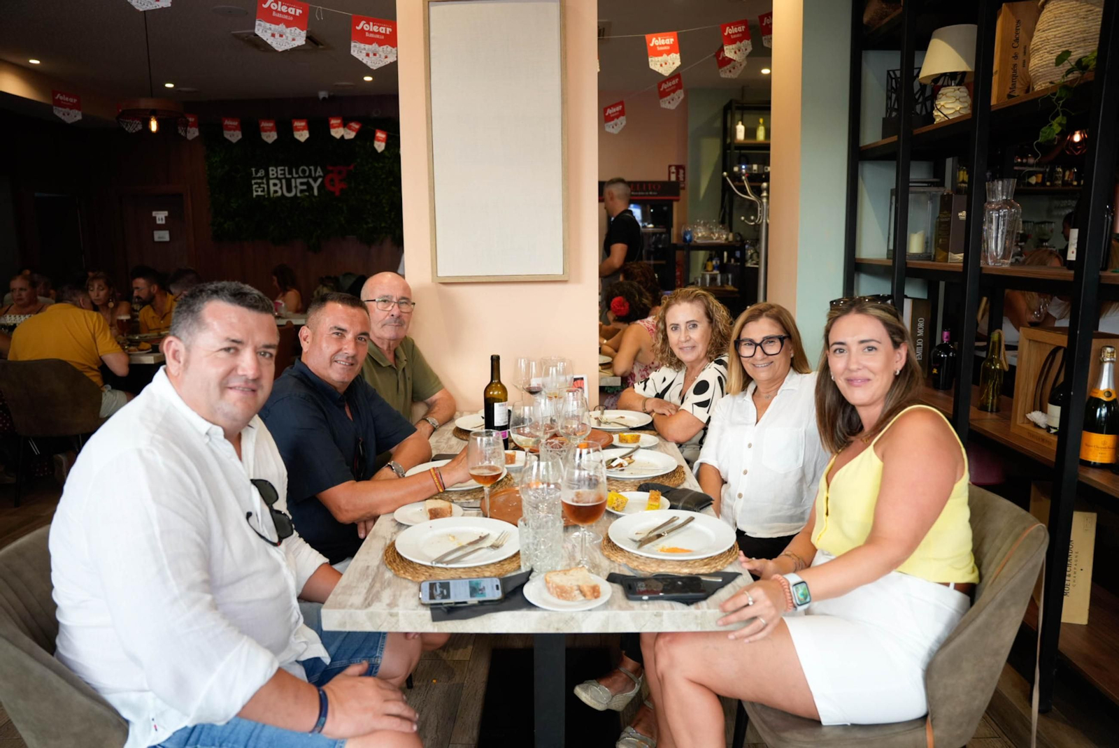 Los almerienses disfrutan del miércoles en la feria de día