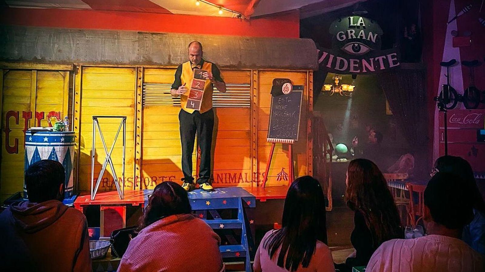 Espectáculo de magia en Circus Café Espectáculo de magia en Circus Café