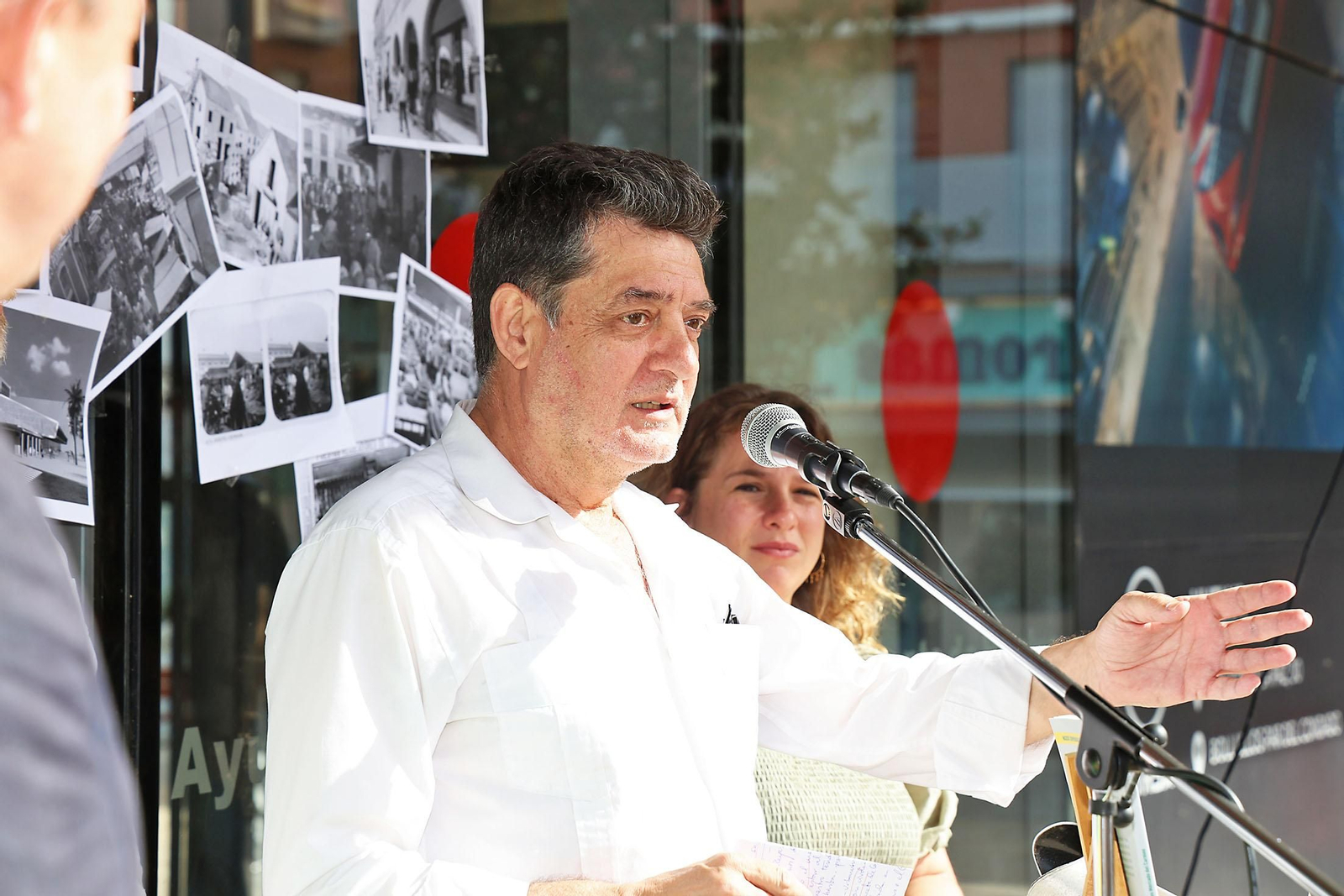 Imágenes de la presentación del libro de  Eduardo J. Sugrañes sobre la evolución de Huelva a través de sus mercados