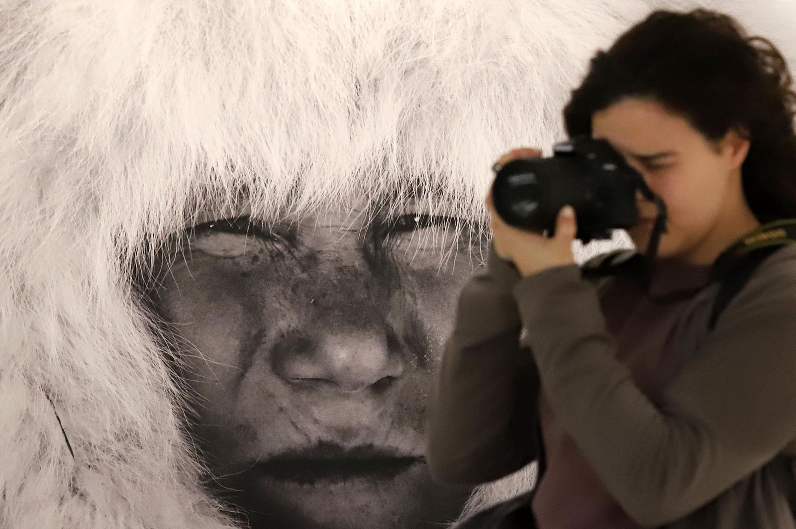 Imágenes de la exposición de Latitudes "Confines, más allá de la globalización" de Eduardo Lostal