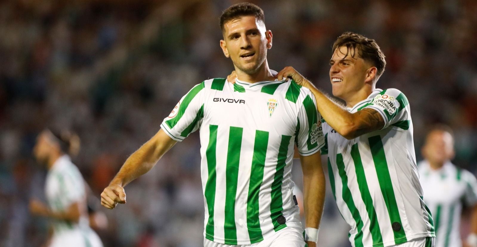 Alberto Toril celebra junto a Álex Sala su gol ante el Recreativo Granada.
