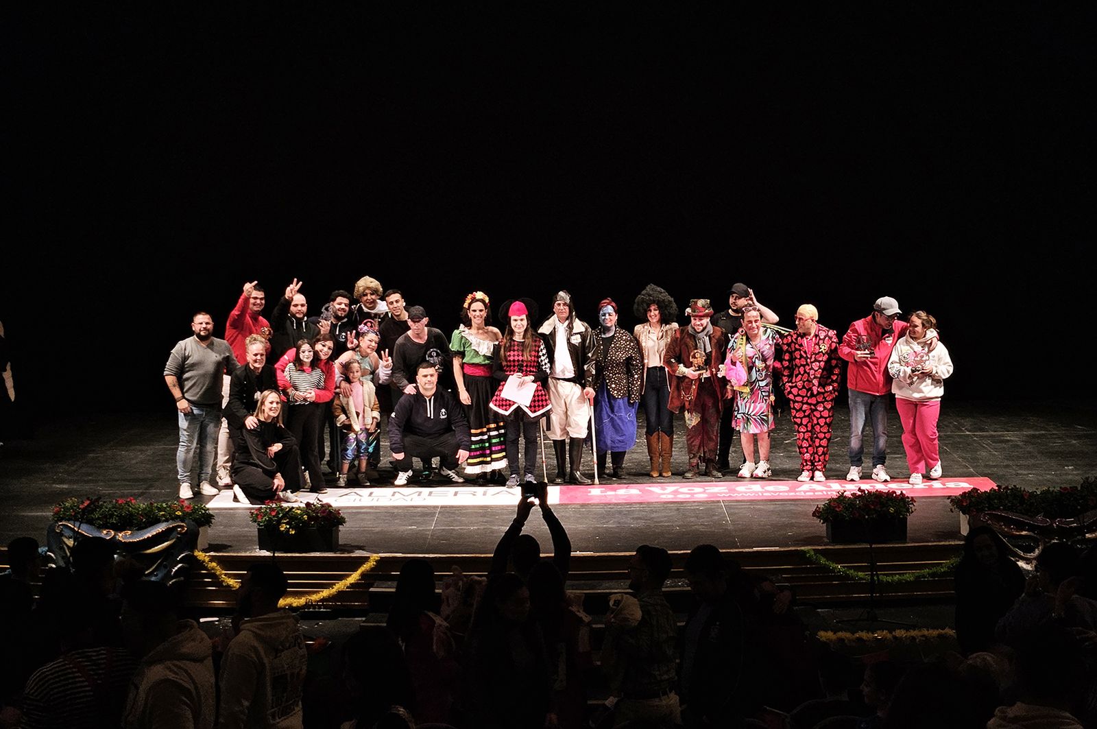 Almería se prepara para vivir el concurso de Carnaval que se celebra en el Auditorio Maestro Padilla.