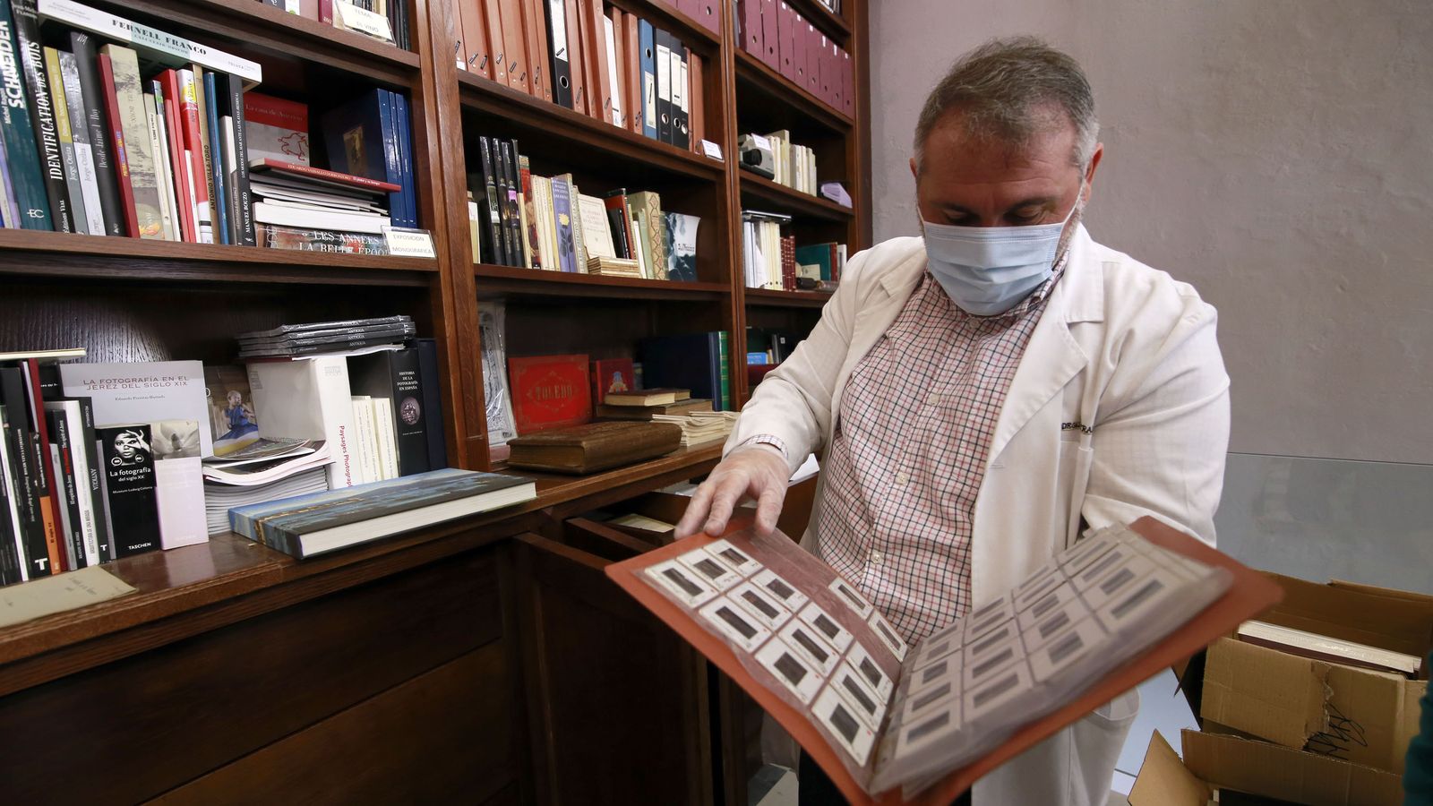Imágenes del archivo fotográfico conservado en Bodegas Tradición