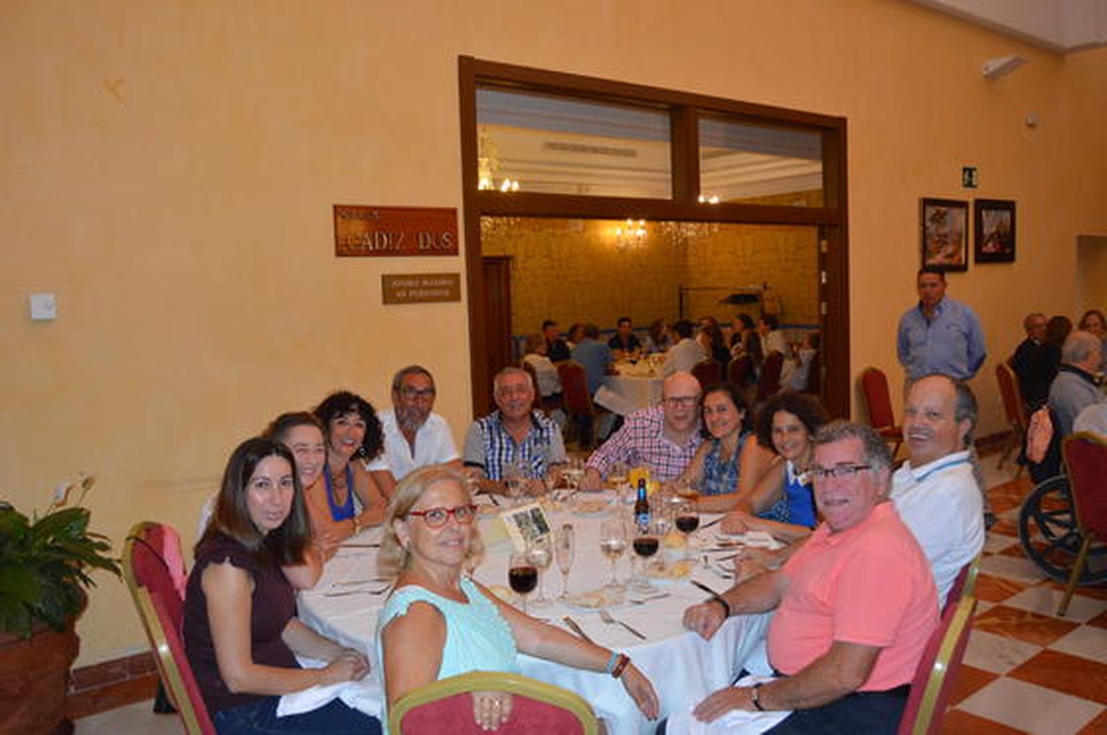 Diego Mena, José Luis Artola, Pepi y Claudia Trigo, Maite Ramos, Milagros Bolano, Gabriel Parodi, Domingo Correa, Loli Huerta, Carmen Pérez Espinosa y José Luis Iglesias.

Foto: Ignacio Casas de Ciria