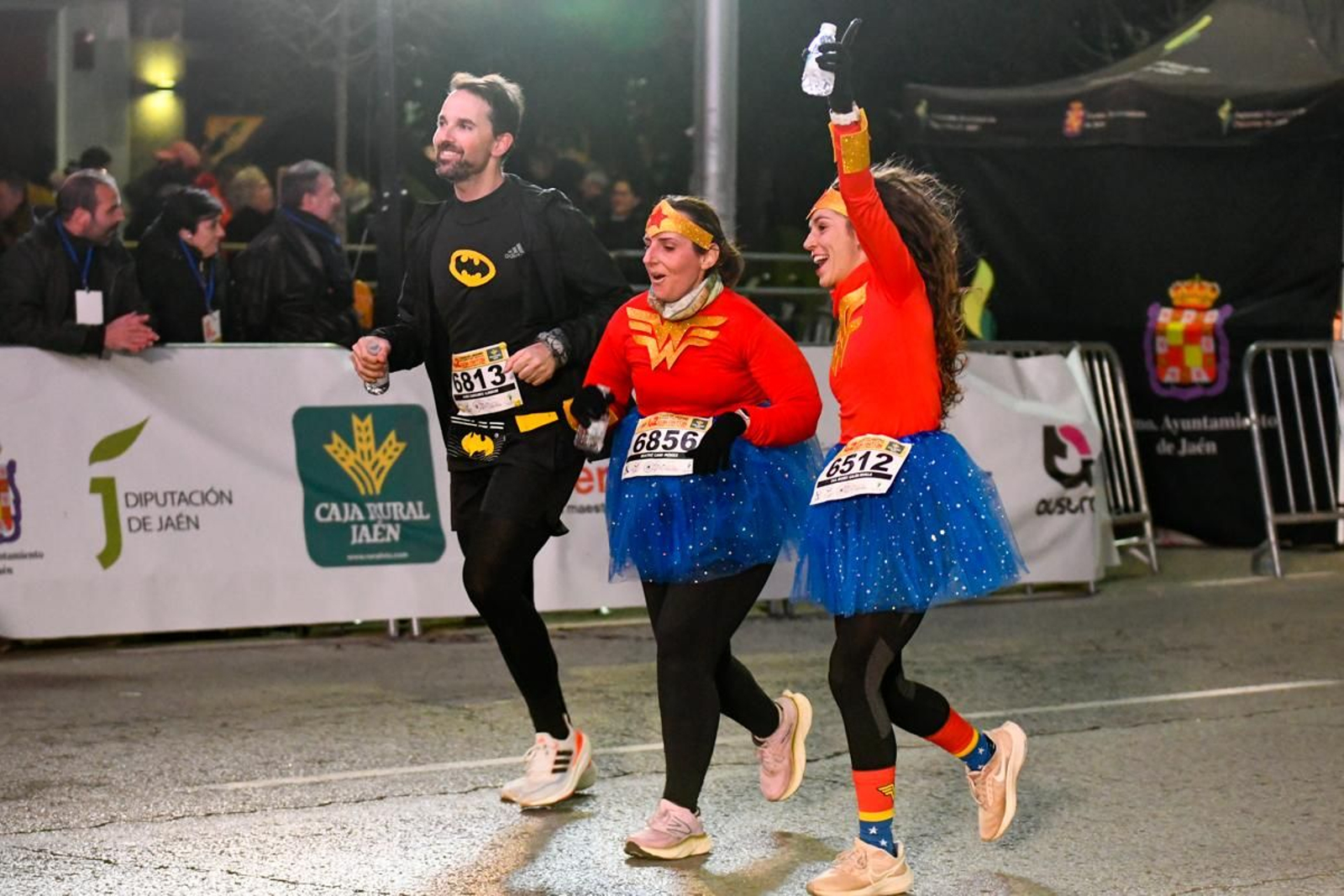En imágenes: búscate en tu llegada a meta de la Carrera de San Antón 2025 (12)
