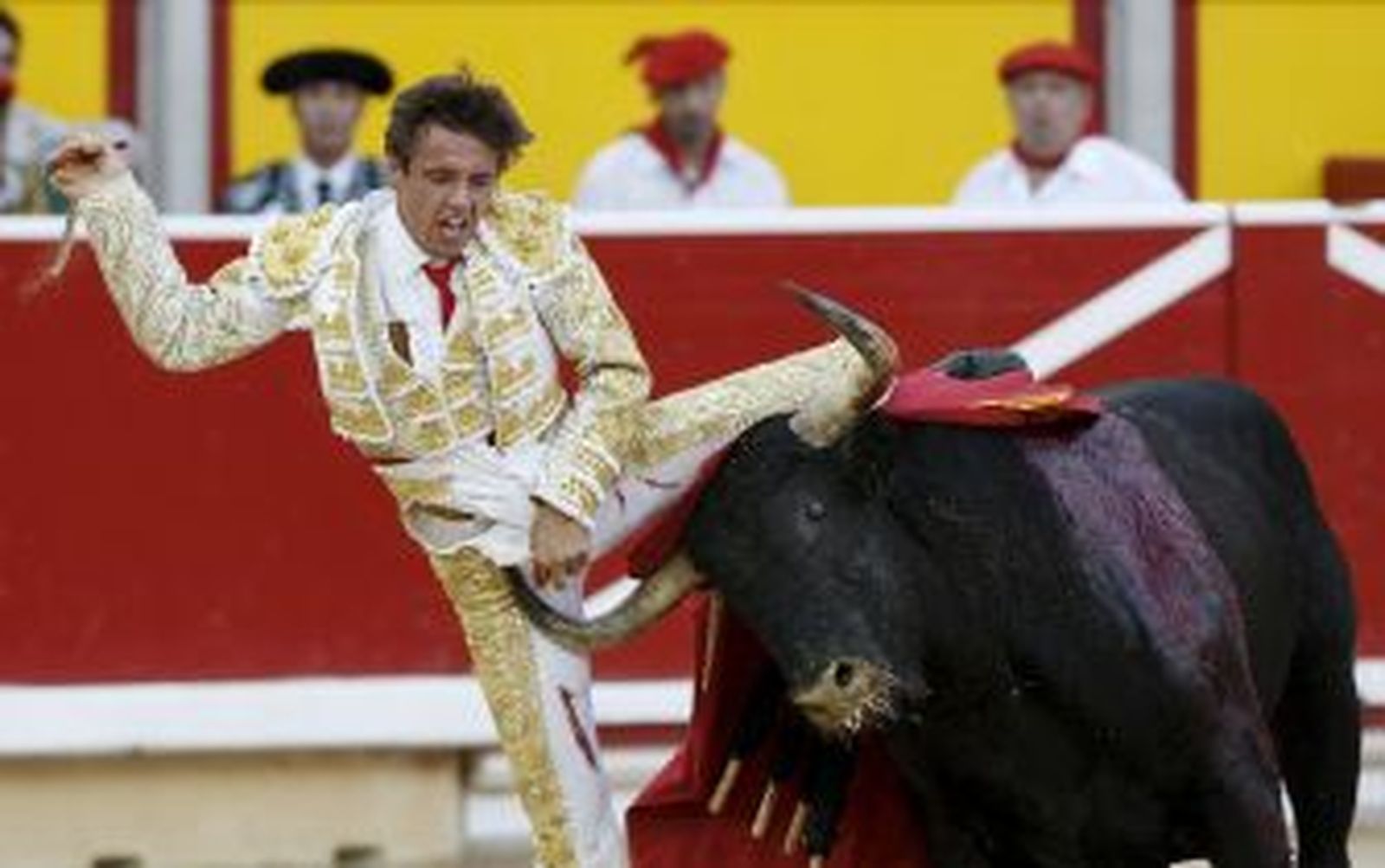 Tendero deja una buena imagen en su presentación en Pamplona