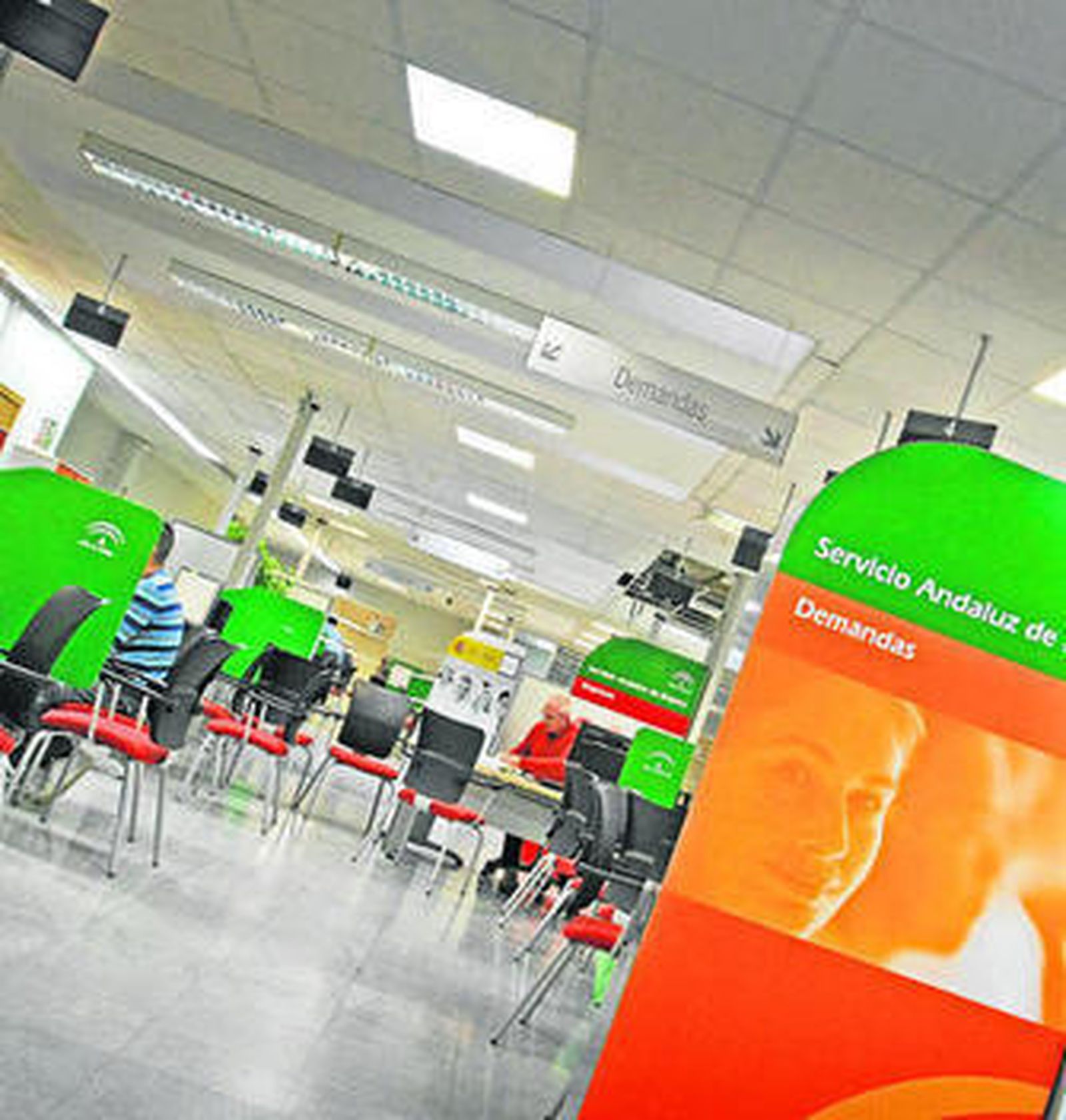 Interior de una oficina del Servicio Andaluz de Empleo de Jerez.