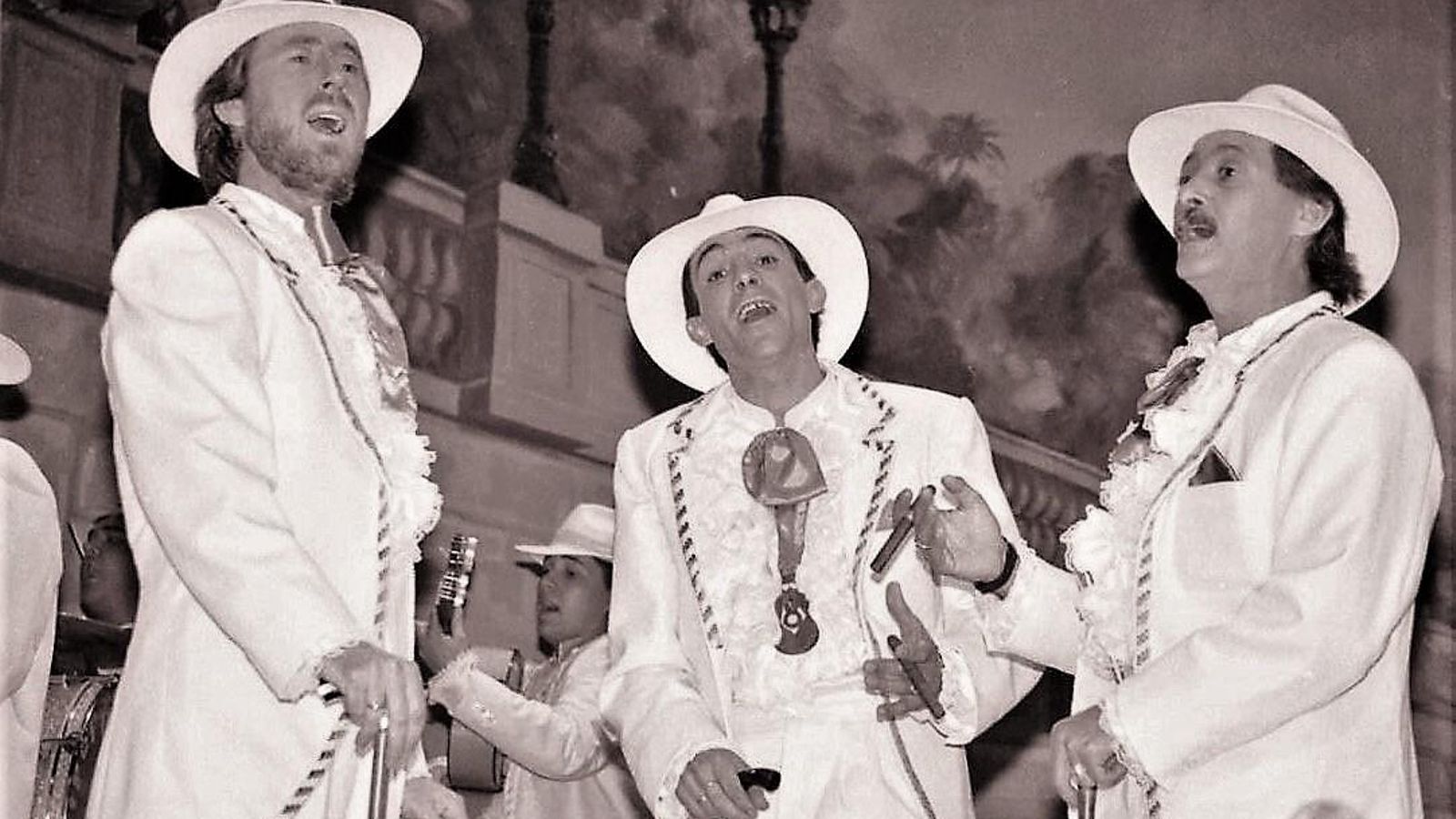 Tito Iglesias, Kiki y El Tojo en la comparsa 'De ida y vuelta', tercer premio de 1990.