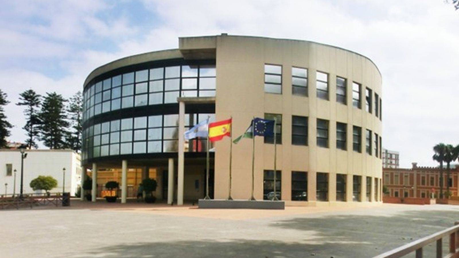 El actual Ayuntamiento de La Línea.