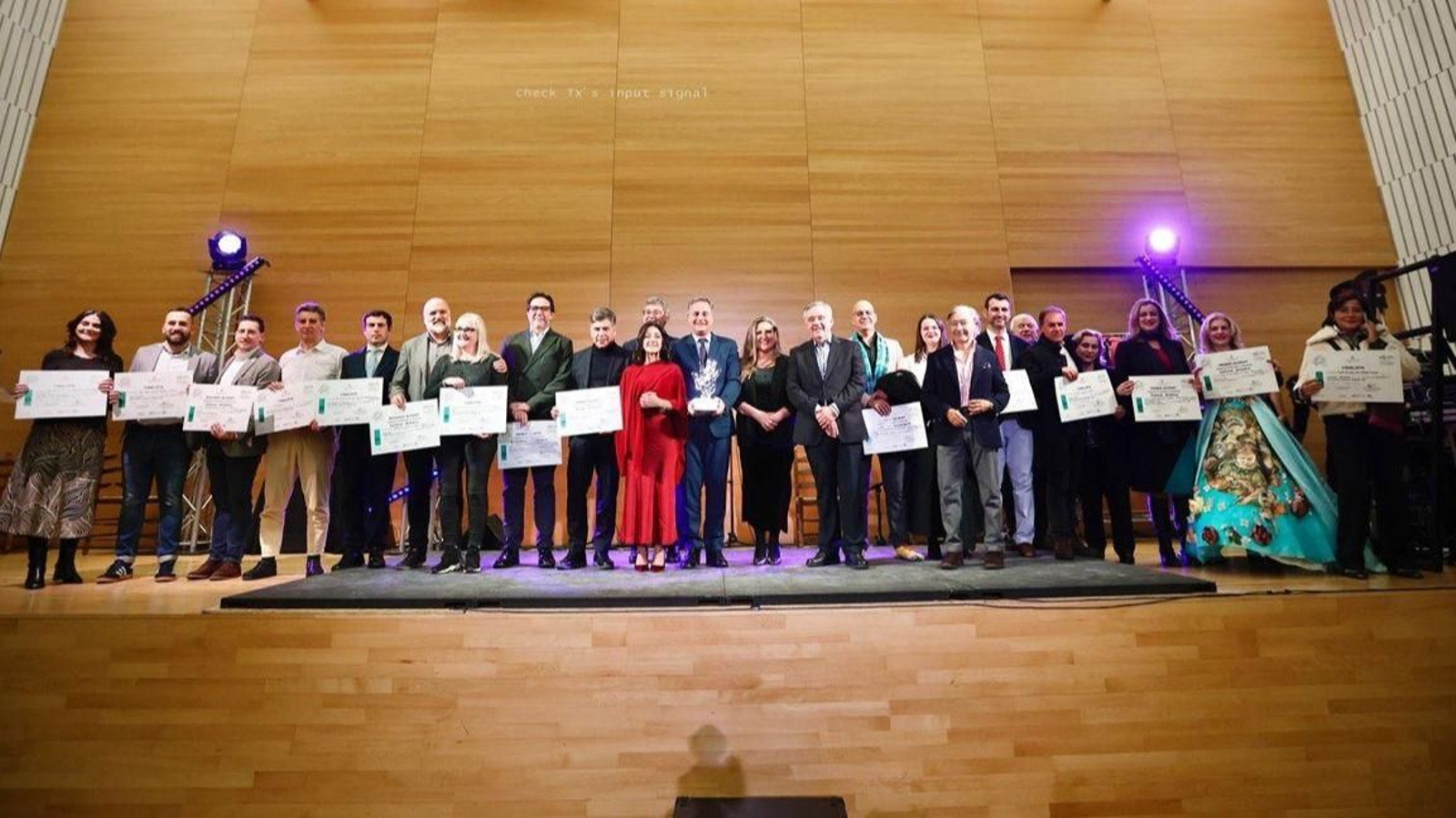 Foto de familia de todos los ganadores del certamen.