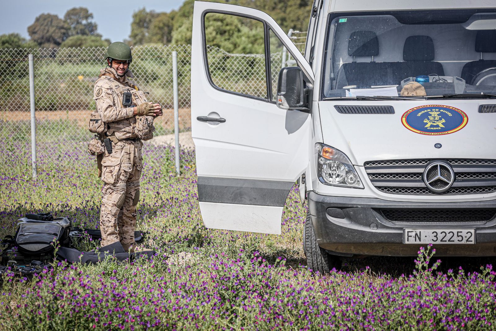 Fuerzas Armadas: Así se adiestran los equipos de desactivación de explosivos en Cádiz