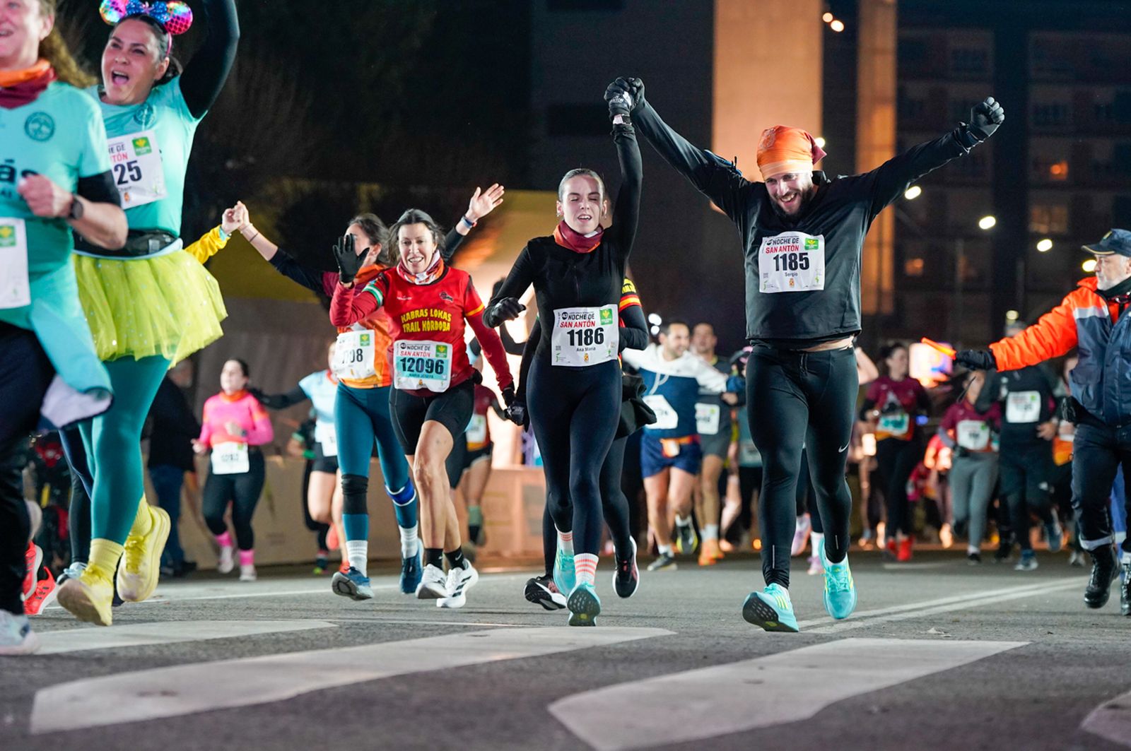 En imágenes: búscate en tu llegada a meta de la Carrera de San Antón 2026 (20)