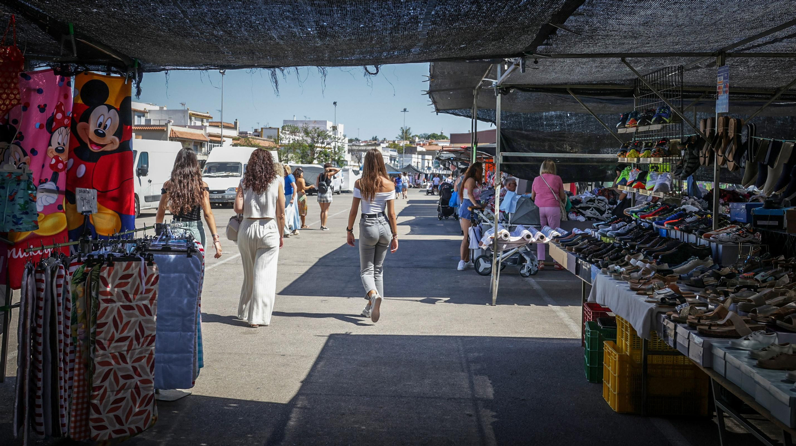Así está el mercadillo de los lunes de Jerez, en imágenes